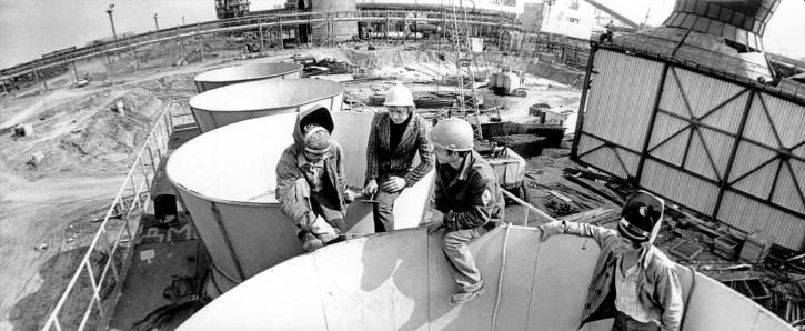 Монтаж градирен цеха металлизации ОЭМК. Сентябрь 1983 года